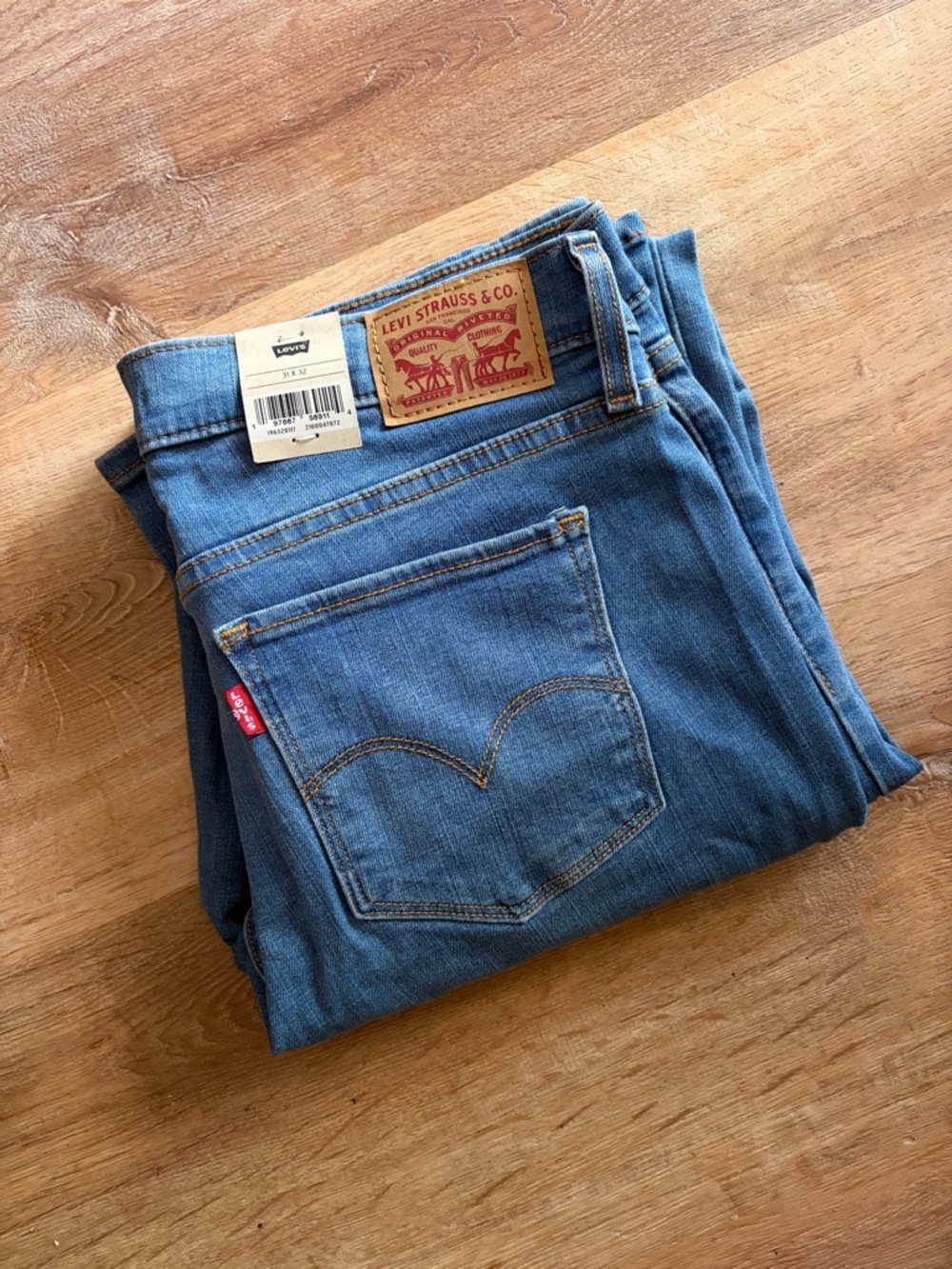 NWT Levi's Women’s 315 Shaping Bootcut Medium Blue Wash